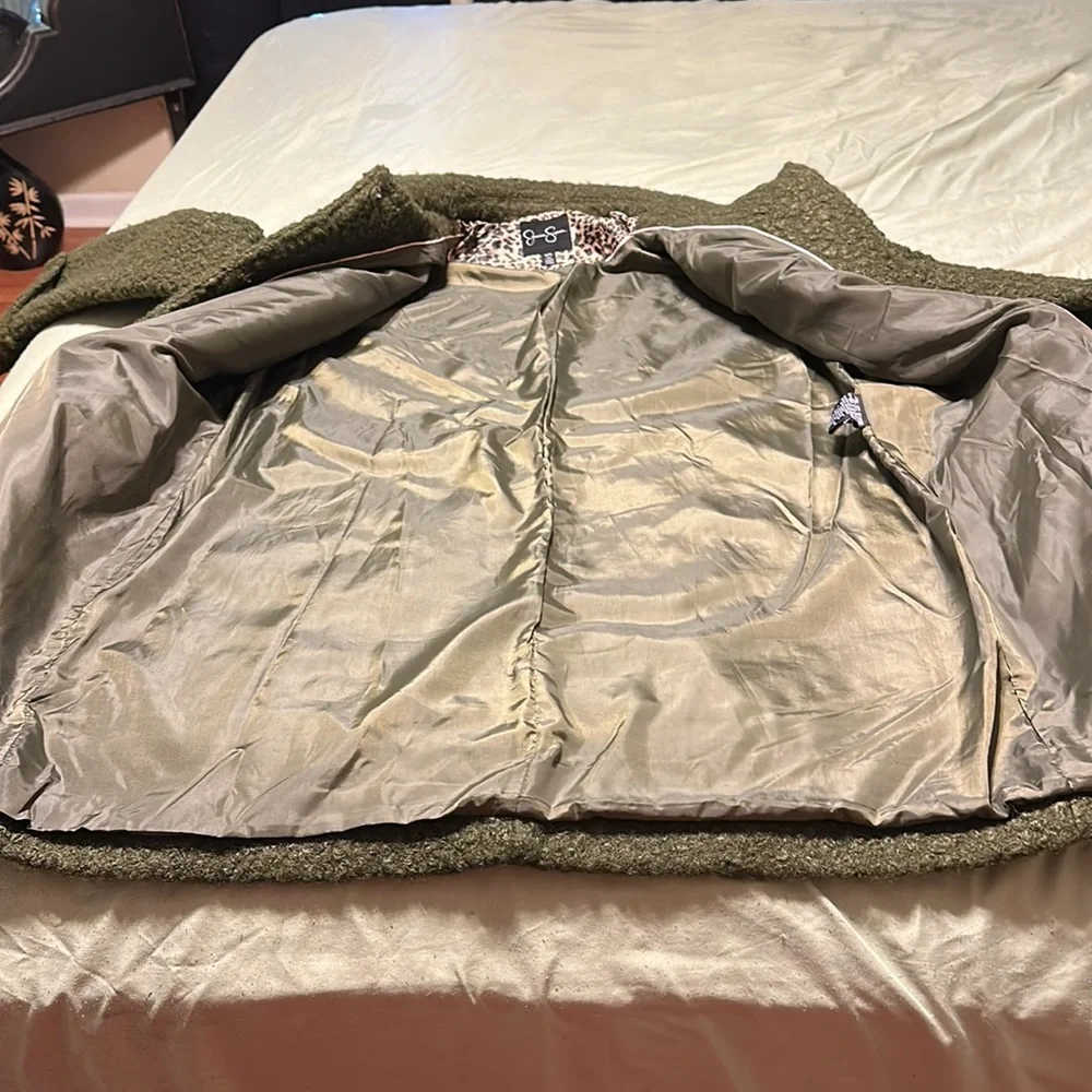 Coat - Picture 5 of 7